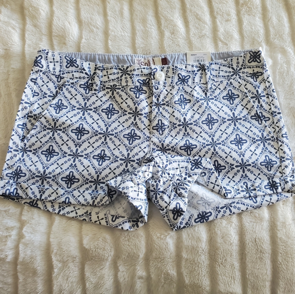 SO 100 Preppy White Shorts